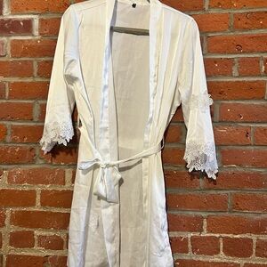 Elegant White Lace Trim Robe